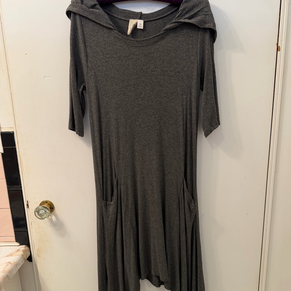 Francesca’s Charcoal Jersey Hoody Shark Bite Hem Dress. Size M